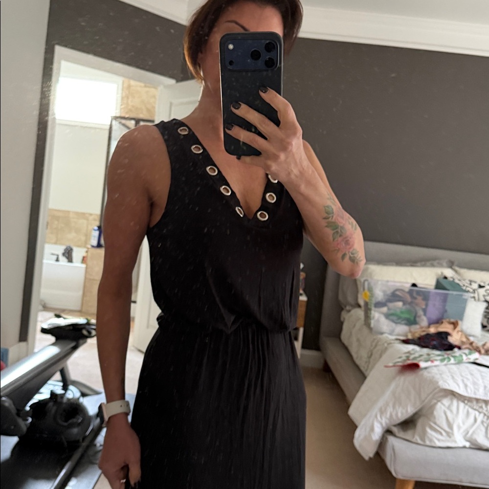 Elegant Black Maxi Dress - Picture 2 of 5